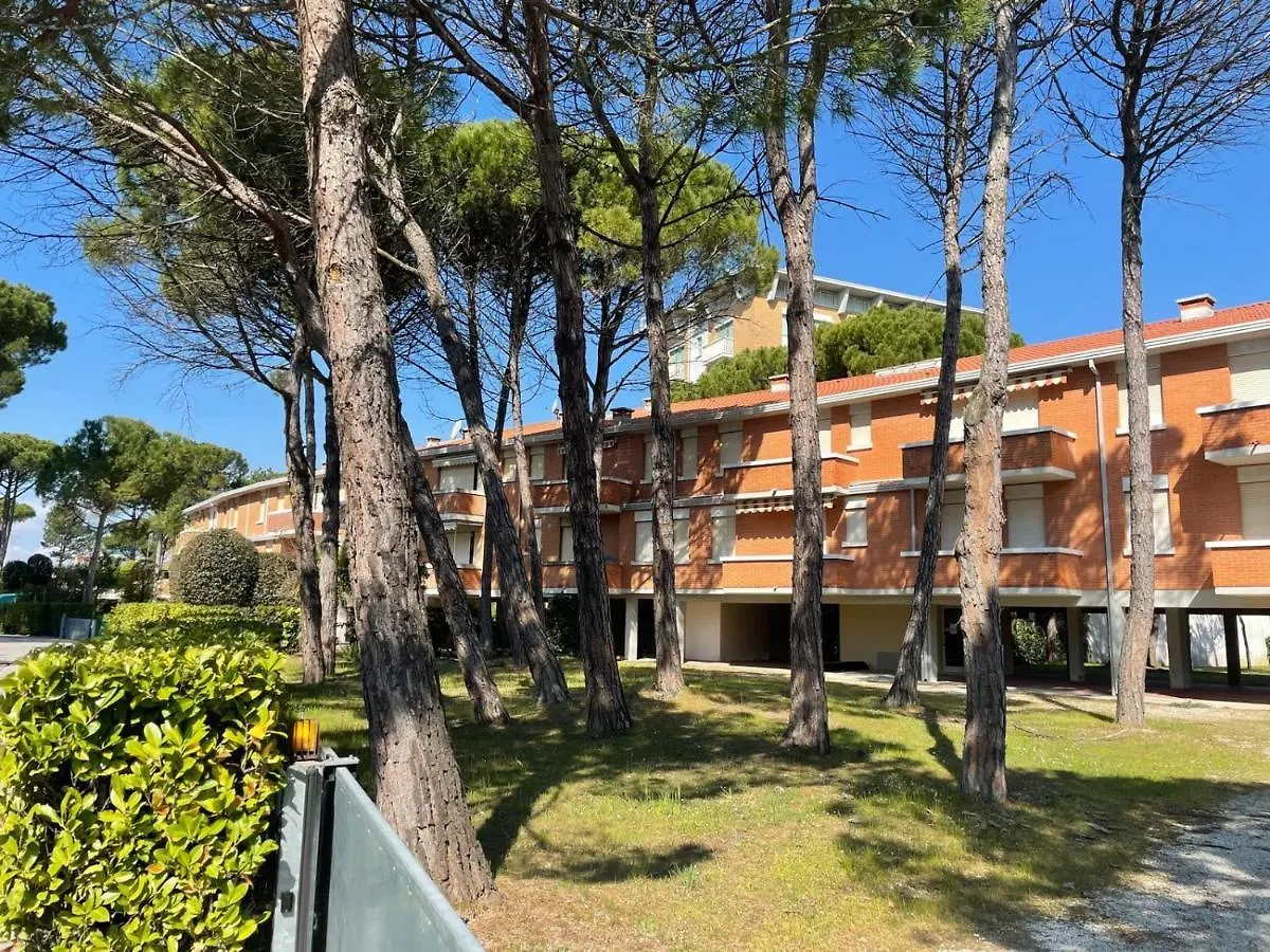 Condominio Salisburgo Бибионе